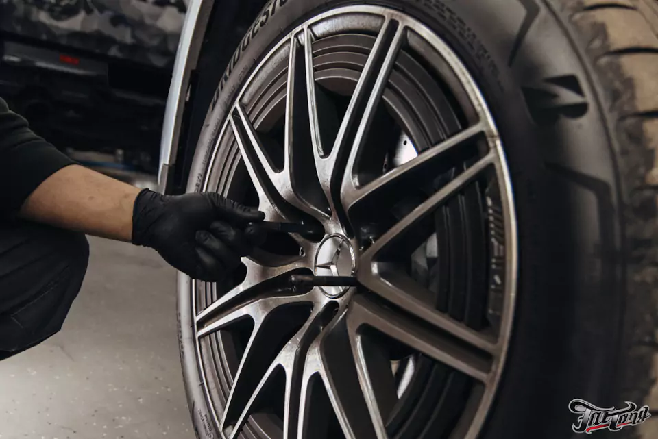 Фирменный шиномонтаж с адаптацией и балансировкой на стендах Hunter для Mercedes GLC 43 AMG